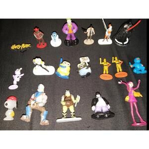 Lot of 19 Vintage Mini Star Wars,snoopy,batman,ninja+more.pvc Figures Bin62e